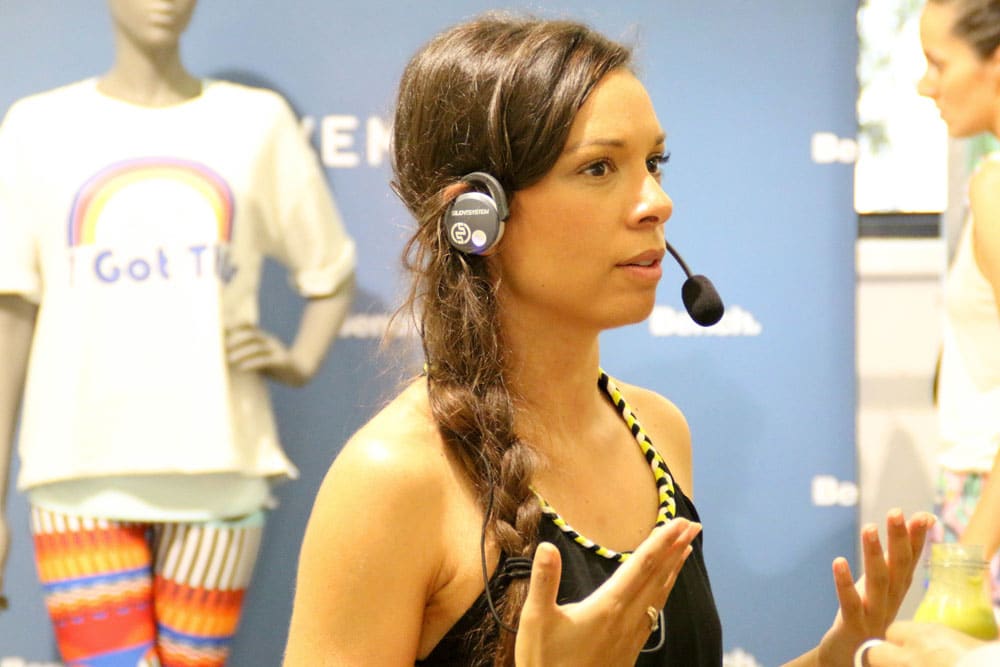 headphones-sx707-in-use-1 耳机 sx-707